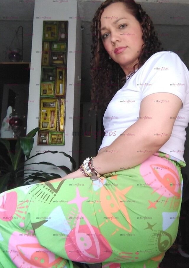 FOTOS DE MIRA MI ANO !!....PARA QUE ME LO LLENE DE LECHE !!