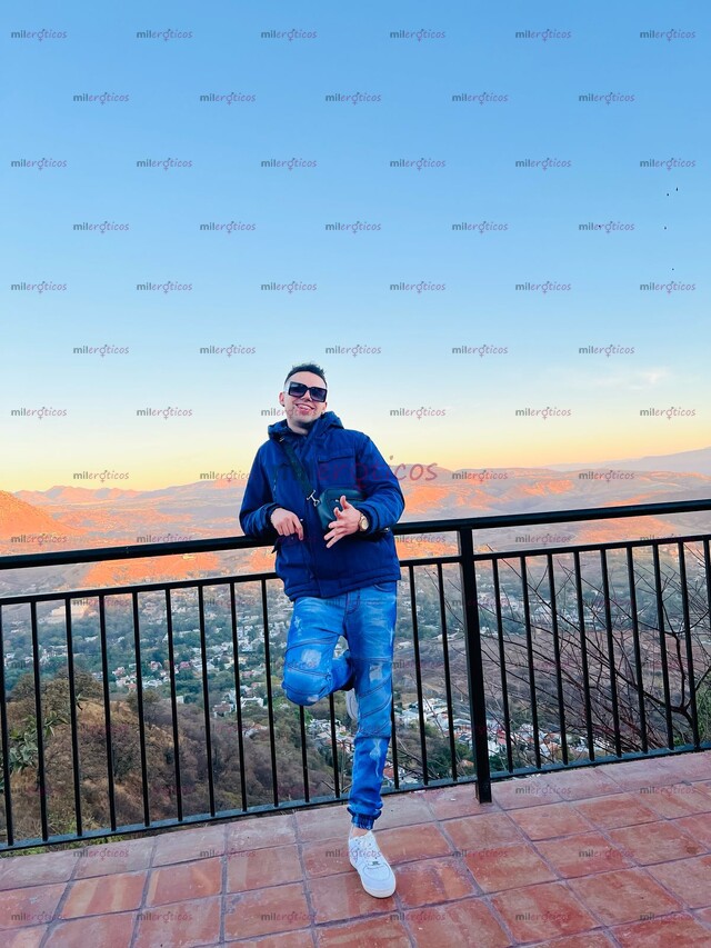 FOTOS DE JOVEN DE BUEN VER Y CON UN PENE GRANDE Y GRUESO LISTO PARA DARTE PLACER