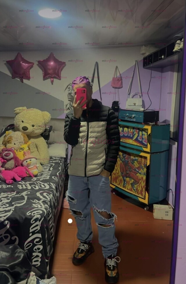 FOTOS DE SOY DAVID, UN JOVEN DE 21 AÑOS, OSO CALIENTE Y MUY RESERVADO. DISPUESTO A CUMPLI