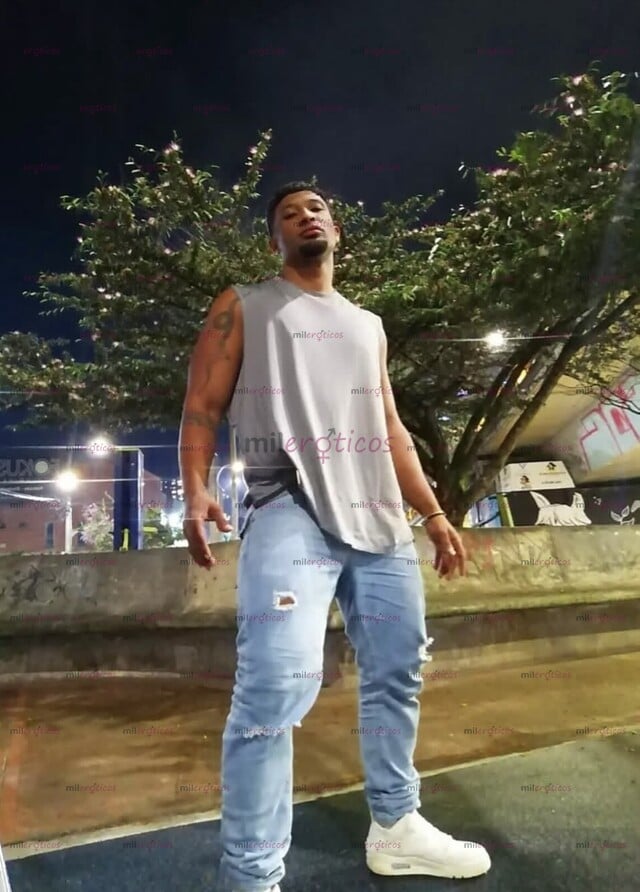 FOTOS DE NEGRO , VERGON , MACHO , DOMINANTE , CLAVADOR , LECHERO SOLO PARA TI