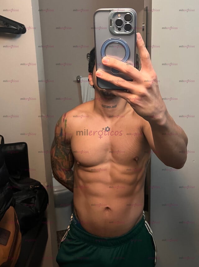 FOTOS DE JOVEN MODELO TONIFICADO Y VERGON DISPUESTO A SATISFACER TUS DESEOS VIRTUALES