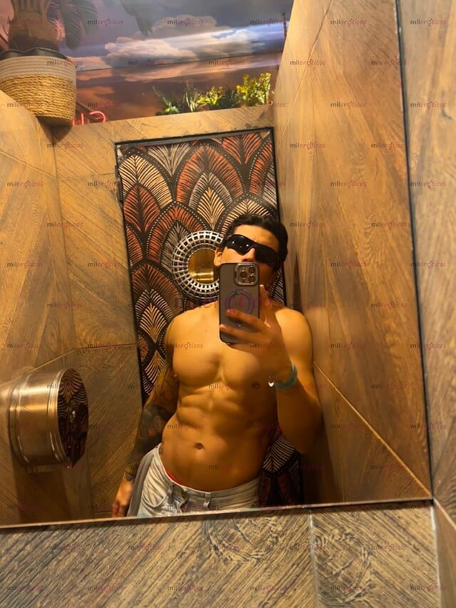 FOTOS DE JOVEN MODELO TONIFICADO Y VERGON DISPUESTO A SATISFACER TUS DESEOS VIRTUALES