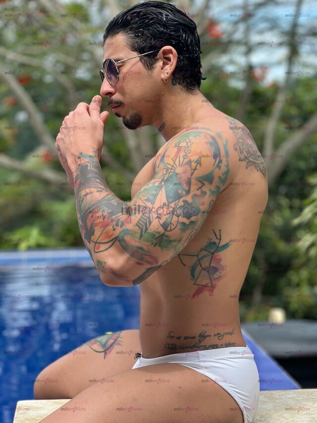 FOTOS DE JOVEN MODELO TONIFICADO Y VERGON DISPUESTO A SATISFACER TUS DESEOS VIRTUALES