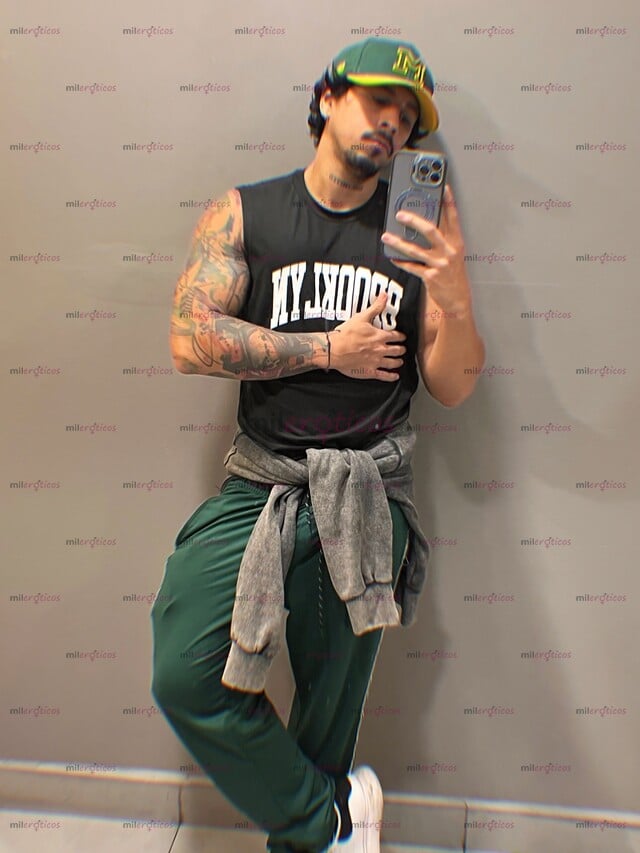 FOTOS DE JOVEN MODELO TONIFICADO Y VERGON DISPUESTO A SATISFACER TUS DESEOS VIRTUALES