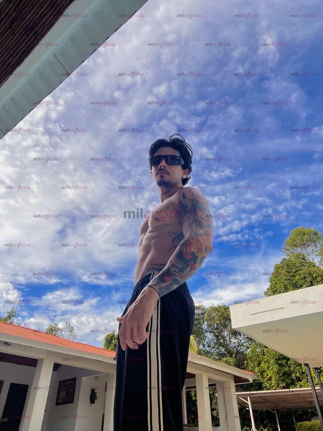 FOTOS DE JOVEN MODELO TONIFICADO Y VERGON DISPUESTO A SATISFACER TUS DESEOS VIRTUALES