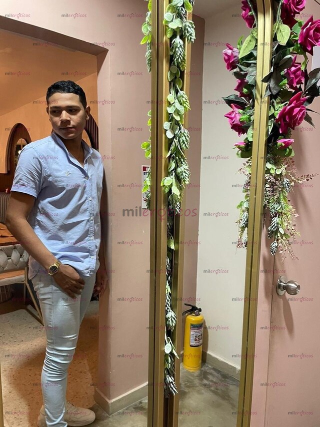 FOTOS DE CHICO UNIVERSITARIO RECIÉN LLEGADO A TU CIUDAD SÚPER DOTADO A DOMICILIO