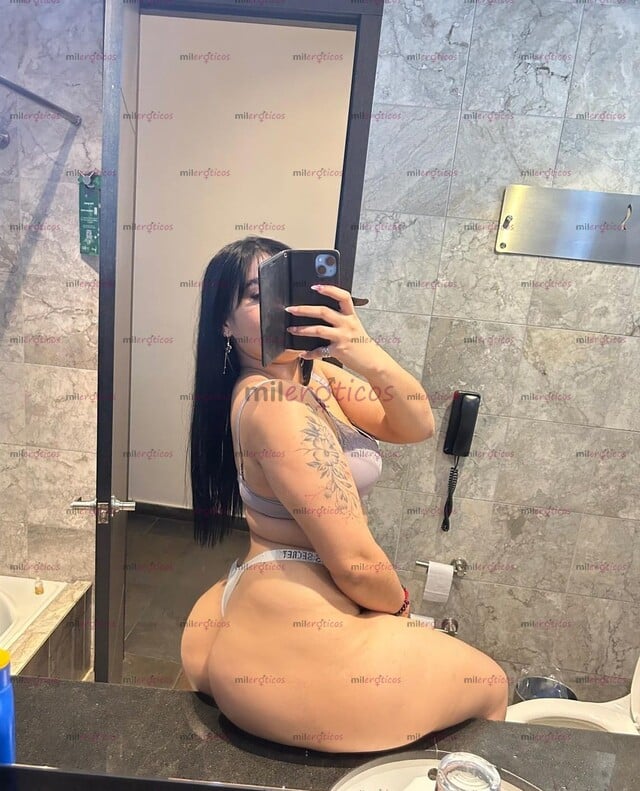 FOTOS DE EXCLUSIVA MUJER ELEGANTE CON UN HERMOSO CUERPO NATURAL