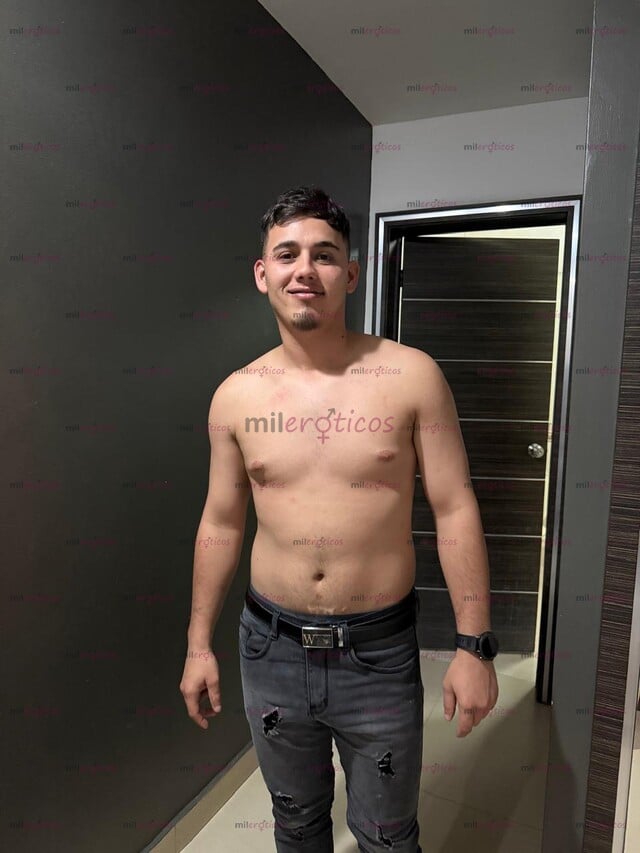 FOTOS DE HOLA , MI NOMBRES ES JHOAN AQUÍ ESTOY PARA DARTE UN MOMENTO FELIZ SABROSURA