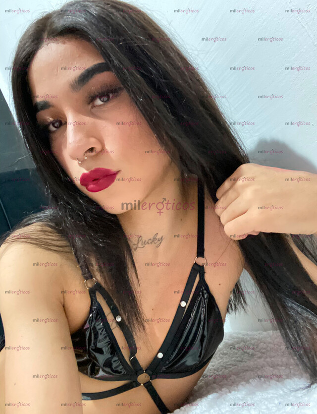 FOTOS DE PEQUEÑA CHICA COMPLETAMENTE NATURAL DELGADITA DE GARGANTA PROFUNDA