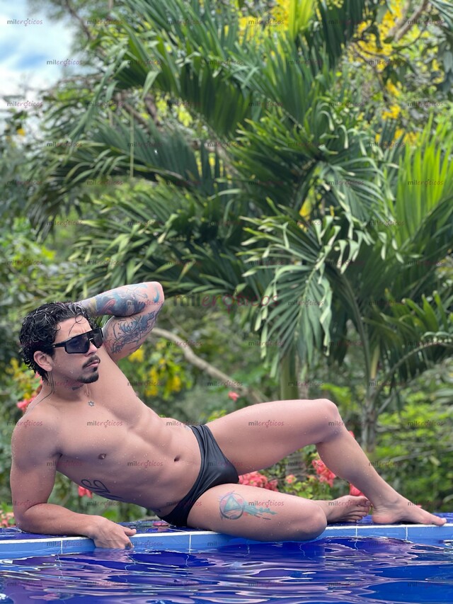 FOTOS DE JOVEN LATINO TONIFICADO MASCULINO DE 1.67