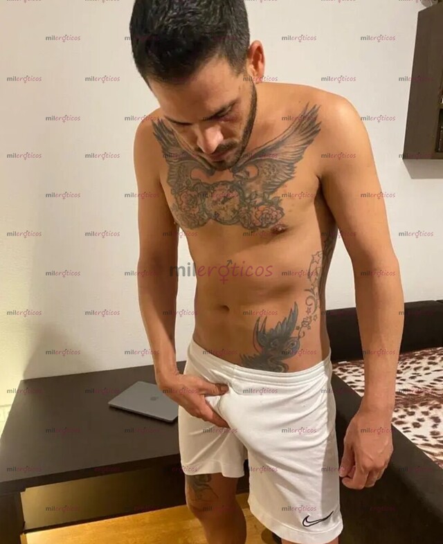 FOTOS DE ESCORTS CUBANO GRANDOTE BIEN DOTADO PARA PASARLO RICO