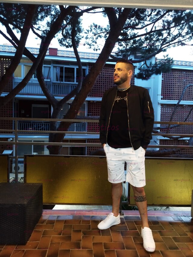 FOTOS DE ESCORTS CUBANO GRANDOTE BIEN DOTADO PARA PASARLO RICO