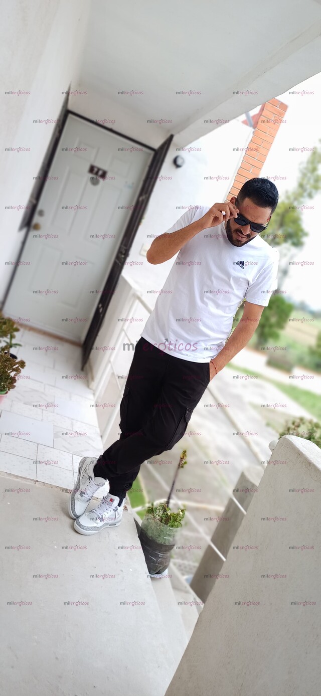 FOTOS DE ESCORTS CUBANO GRANDOTE BIEN DOTADO PARA PASARLO RICO