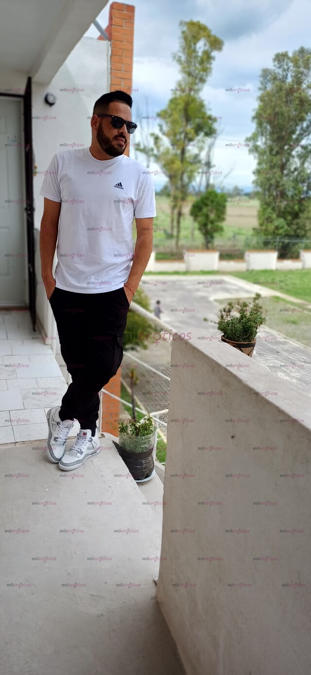 FOTOS DE ESCORTS CUBANO GRANDOTE BIEN DOTADO PARA PASARLO RICO