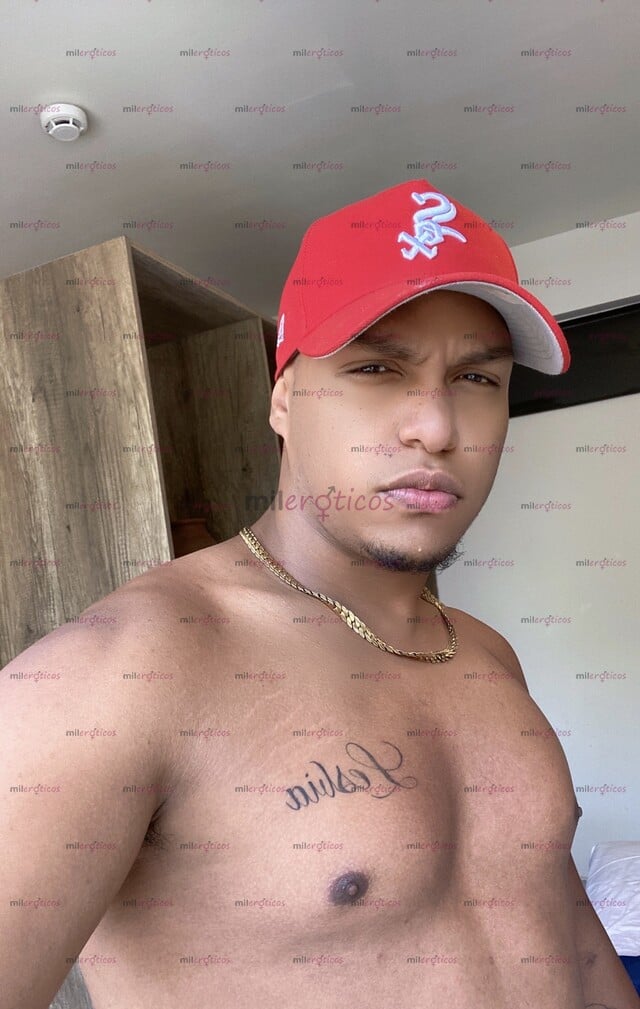 FOTOS DE TU MACHO LECHERO LLEGO PARA PREÑARTE Y HACERTE VIVIR TU MOMENTO DE PLACER !