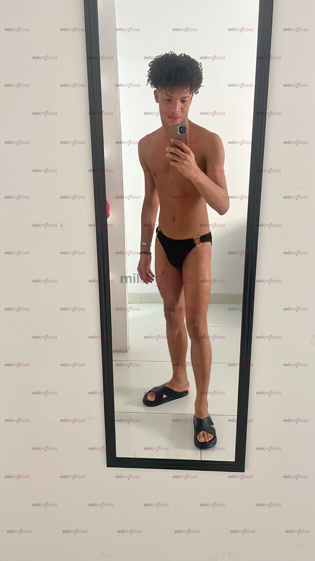 FOTOS DE TU CHICO TRAVIESO Y SUMISO CON GANAS DE TU LECHE .