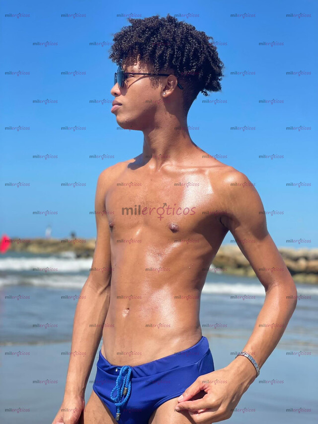 FOTOS DE TU CHICO TRAVIESO Y SUMISO CON GANAS DE TU LECHE .