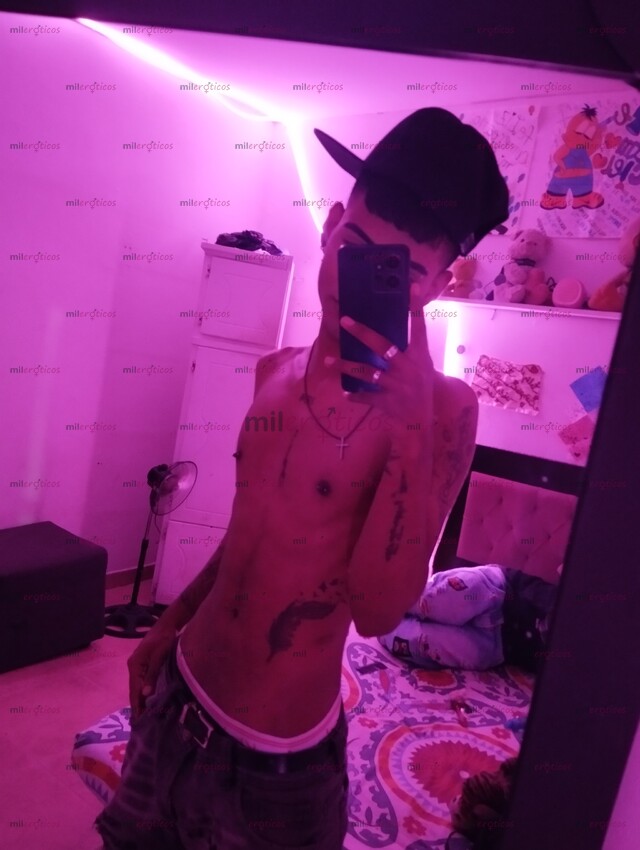 FOTOS DE MANU JOVEN DE PASO DISPONIBLE Y DISPUESTO A CUMPLIR TUS FANTASÍAS SEXUALES