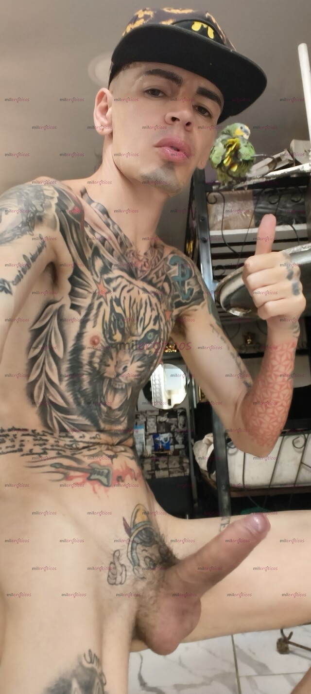 FOTOS DE SERIO ACTIVO MORBOSO BLANCO TATUADO VERGON