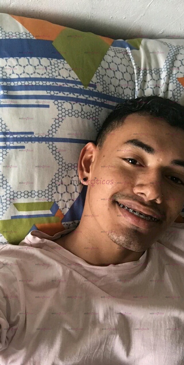 FOTOS DE POLLO NUEVO DISPUESTO A COMPLACER TUS FETICHES Y FANTASÍAS SEXUALES
