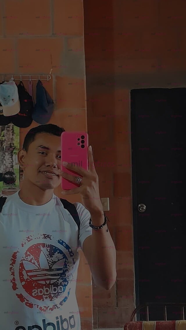 FOTOS DE POLLO NUEVO DISPUESTO A COMPLACER TUS FETICHES Y FANTASÍAS SEXUALES