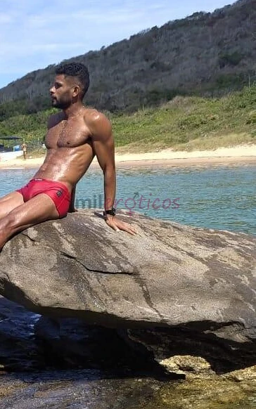 Hola tudo bem me chamo afroh sou acompanhante de mulheres e faco massagem quentes lembrando sou hetero nao fico com homens nao voce quer e mulher e qu...