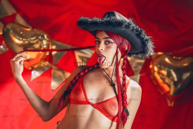 FOTOS DE SEXY SOFIA UNA LINDA MUÑEQUITA DE SENOS PEQUEÑOS Y CULO APRETADO