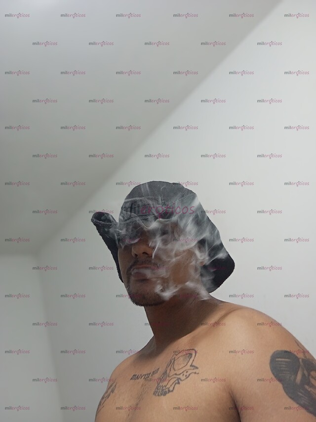 FOTOS DE SOLO COMPLACIENTE 100% CALIENTE Y LECHERO, BISEXUAL