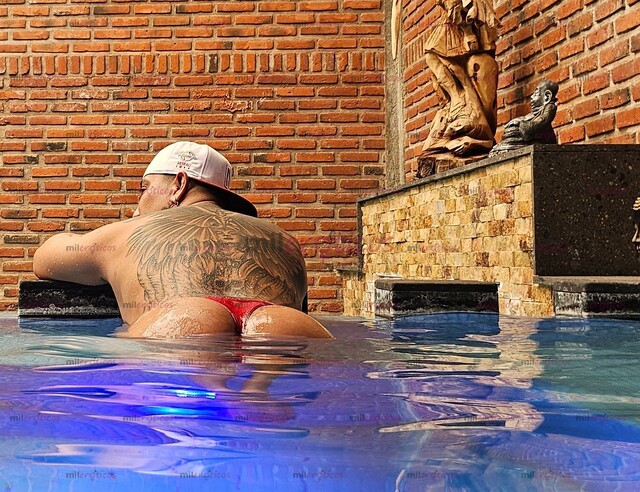 FOTOS DE DISPONIBLE CALIENTE A TUS ÓRDENES Y SIN PROBLEMA