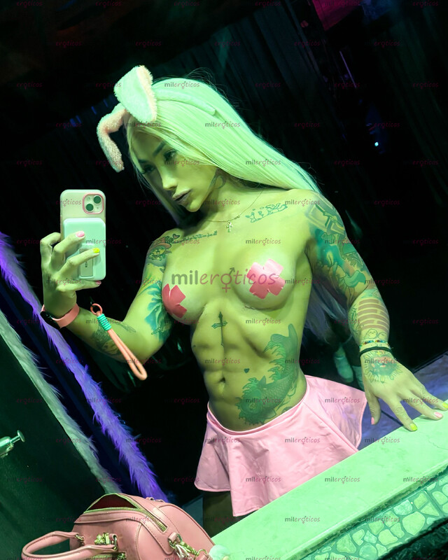 FOTOS DE MARCADA, BRONCEADA Y TATUADA ACTRIZ PORNO INTERNACIONAL E INFLUENCER.
