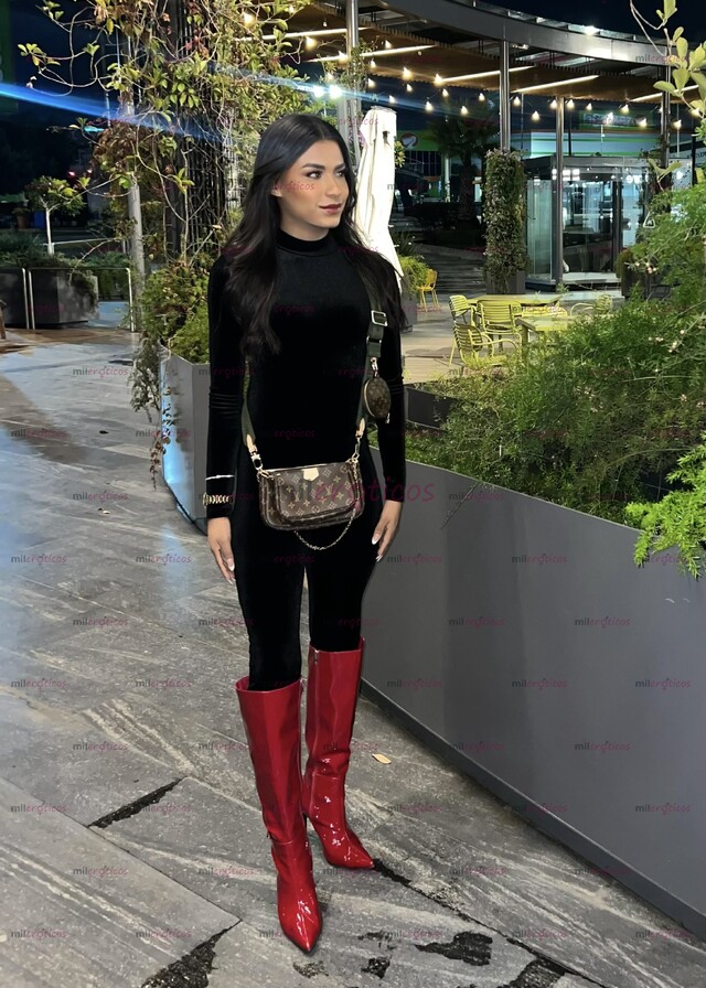 FOTOS DE CHICA TRANS NATURAL, DOTADA Y MUY COMPLACIENTE SEXUAL.