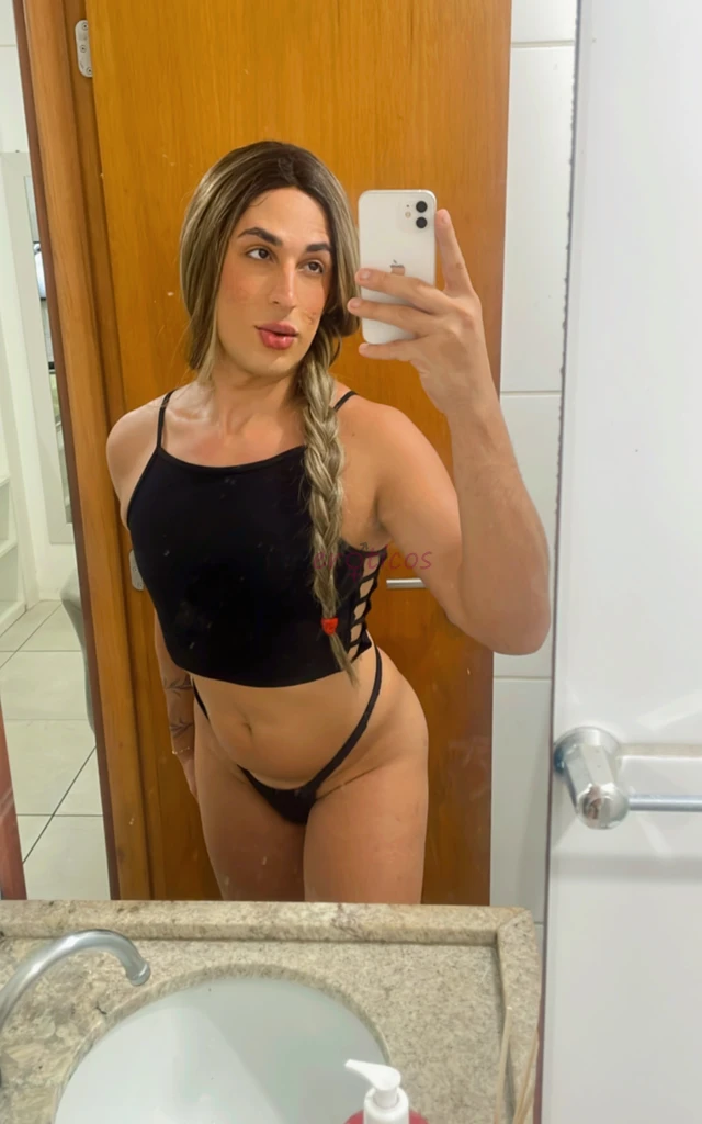 Oi meu nome e glenda britto e sou uma acompanhante travesti de 22 anos moro em recife brasil sou uma pessoa carinhosa apaixonada e muito educada adoro...