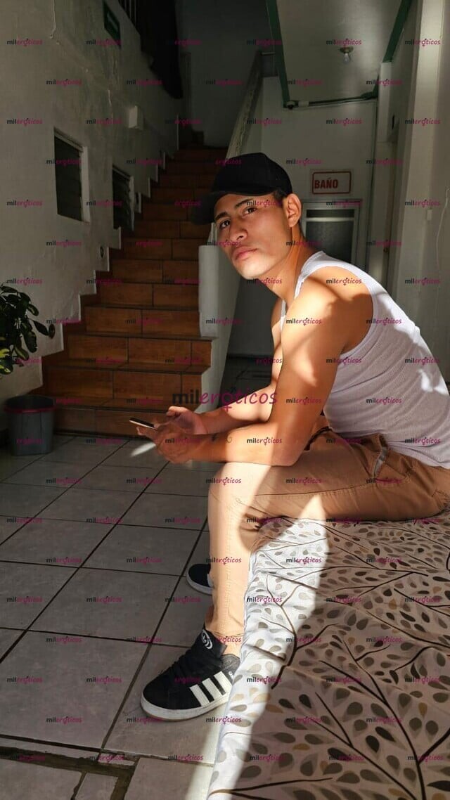 FOTOS DE JOVEN ESTUDIANTE COMPLACIENTE Y MUY CACHONDO EN TU CIUDAD