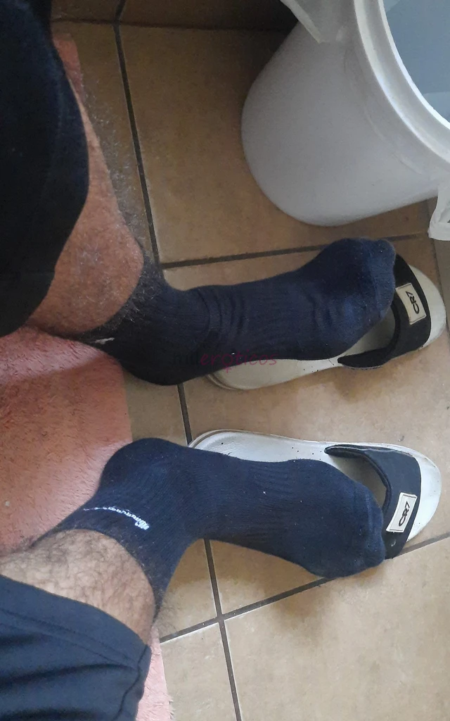 Hola sebastian tengo 28 anos doy un servicio de masaje relajante muscular mi trato de pareja cuento con lugar propio discreto hago masaje de pies a ca...