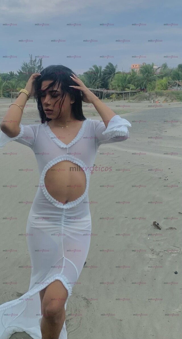 FOTOS DE MORENITA CALIENTE DE 22 AÑITOS SÚPER FEMENINA Y LECHERA.