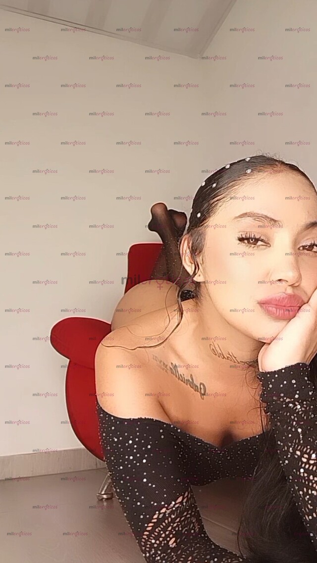 FOTOS DE CALIENTE Y COMPLACIENTE ZAFIRO HERMOSA CON GANAS DE MUCHO SEXO