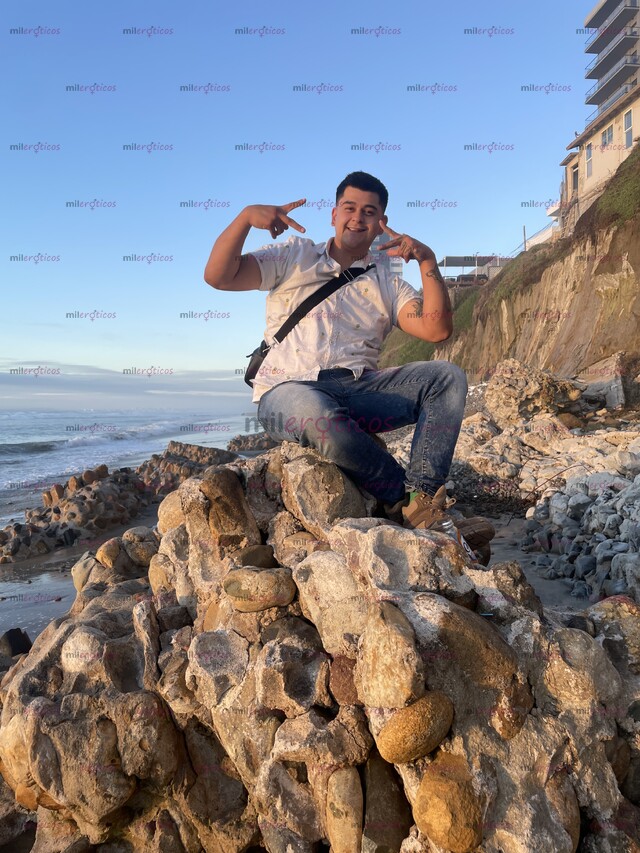 FOTOS DE 22CM,BUEN RENDIMIENTO,PIEL BLANCA,PELO NEGRO, BUEN TRATO