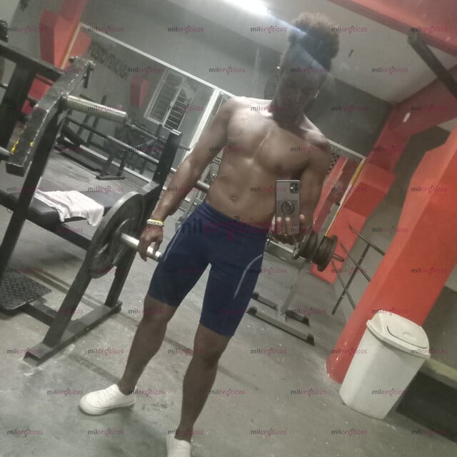 FOTOS DE CUBANO MORENO SÚPER HOT LISTO PARA CUMPLIR TODAS TUS FANTASÍAS