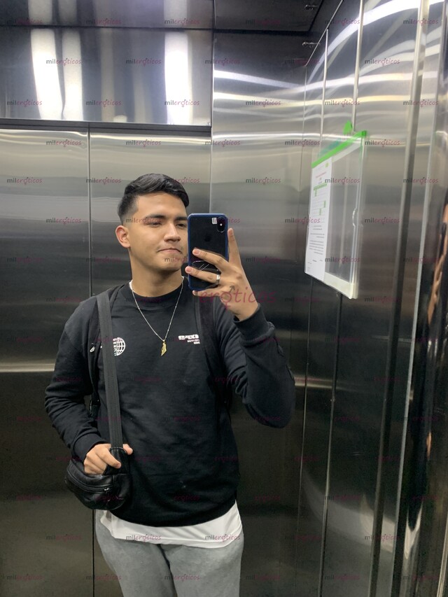 FOTOS DE BOTTOM HOT YOUNG MAN FOR A LIMITED TIME IN THE CITY