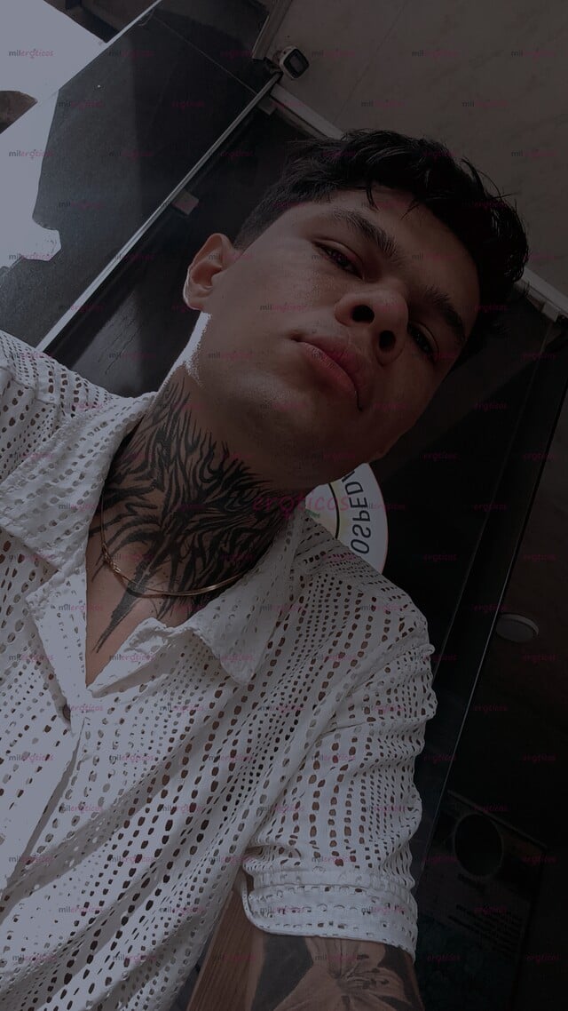 FOTOS DE CHICO CALIENTE Y SEXI DISPUESTO A COMPLACERTE EN TODO
