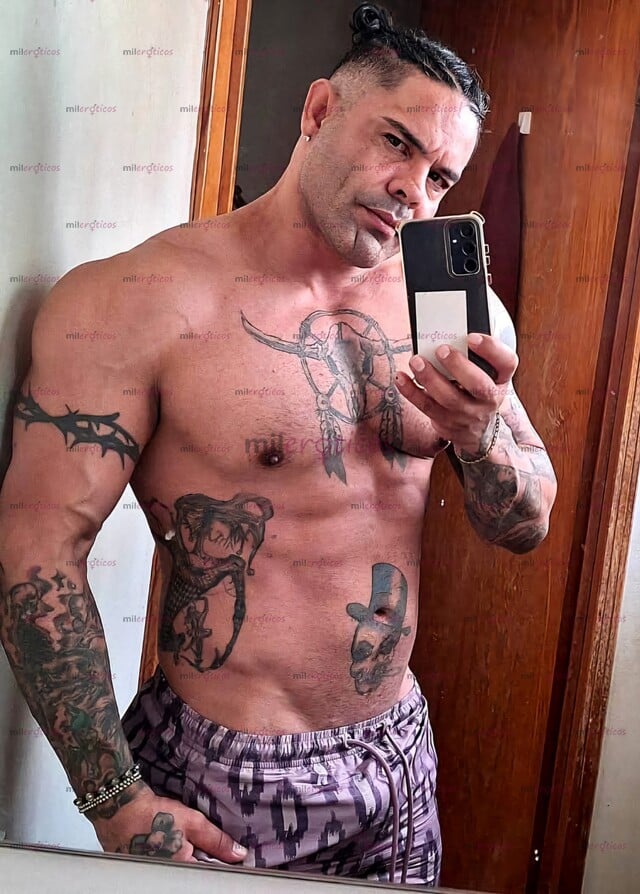 FOTOS DE CHAKAL GUAPO, MAMADO,DOTADO TATUADO. Y EXCELENTE CHAMBA