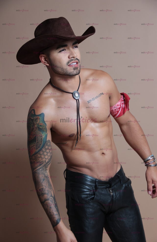 FOTOS DE MACHO TATUDO BISEXUAL DISPUESTO A COMPLACERTE DE PASO EN TU CIUDAD