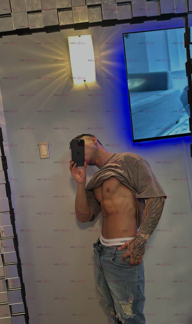FOTOS DE DEPORTISTA TATUADO XL CON 21CM DE VERGA Y BUEN CULO MORBOSO