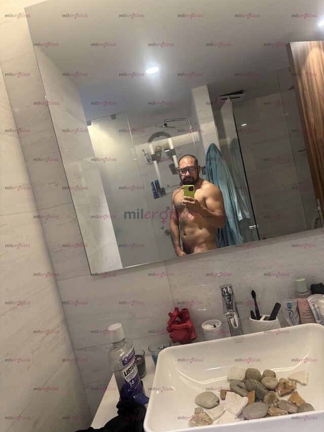 FOTOS DE EL BARBÓN QUE PEDISTE ,LISTO PARA COMPLACERTE !!