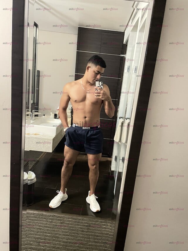 FOTOS DE JOVEN RICO Y MUY COMPLACIENTE DE PASO EN CDMX LLEGUE PARA HACERTE GEMIR MUY HOT