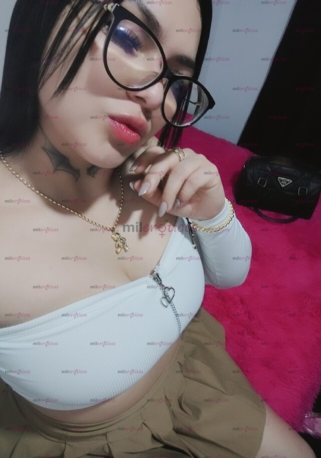 FOTOS DE VICTORIA SEXI , JUGUETONA CARITA HERMOSA !!