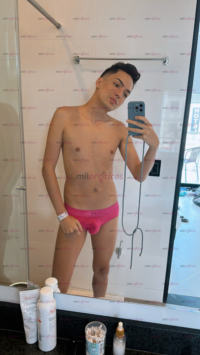 FOTOS DE 2 GUYS LOOKING TO LIVE UNFORGETTABLE MOMENTS