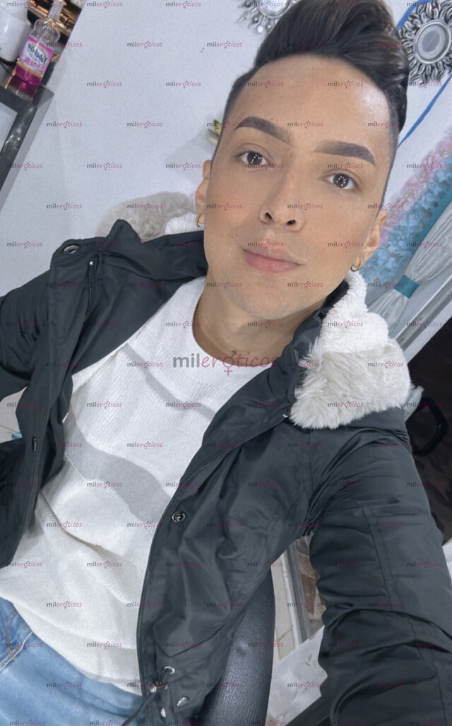 FOTOS DE 2 GUYS LOOKING TO LIVE UNFORGETTABLE MOMENTS