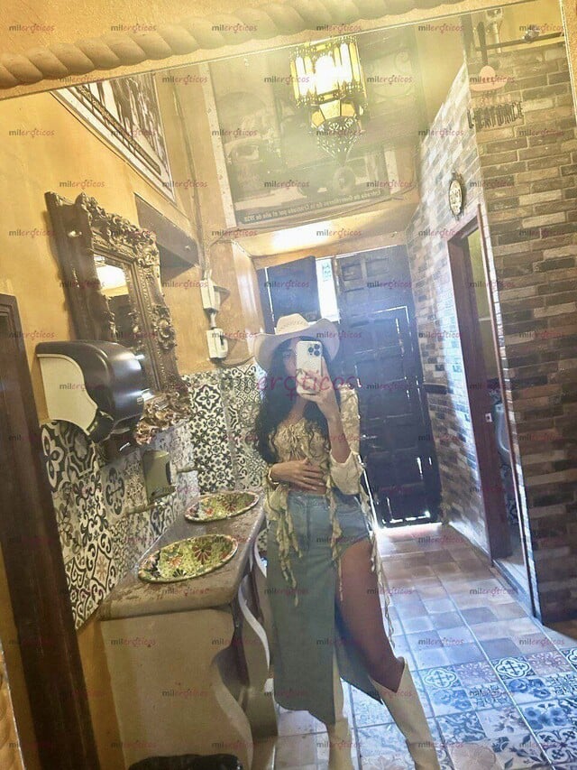 FOTOS DE LA MÁS FINA EDUCADA CON CLASE CON BELLEZA Y ESTILO SASHA MONTENEGRO 21 AÑOS