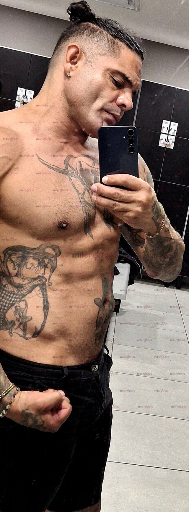 FOTOS DE SOLO PARA MUJERES Y PAREJAS. HOMBRE MACHO MAMADO